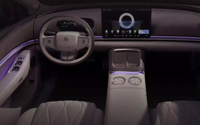 Чуть дороже Camry, но мощнее и просторнее — новый седан вышел на рынок