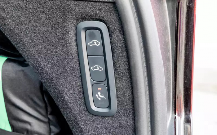 Словно в дорогой яхте! Как едет и сколько стоит премиум не из Китая?