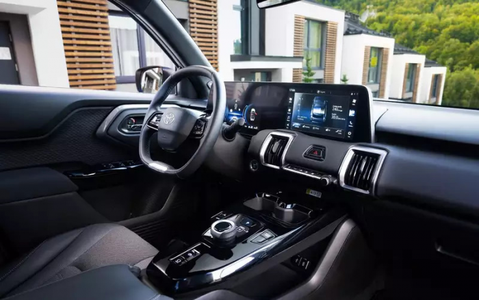 В России появился богато оснащенный кроссовер Toyota дешевле китайских ...огов