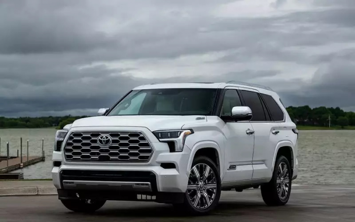 Самый надежный внедорожник Toyota начали продавать в России: сколько он стоит?