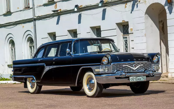 Ну и кто у кого скопировал? ГАЗ‑13 Чайка, американский Buick Electra и французский Facel Vega
