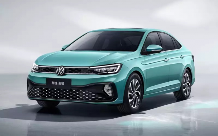 Недорогой и надежный седан Volkswagen теперь можно купить в России дешевле Весты