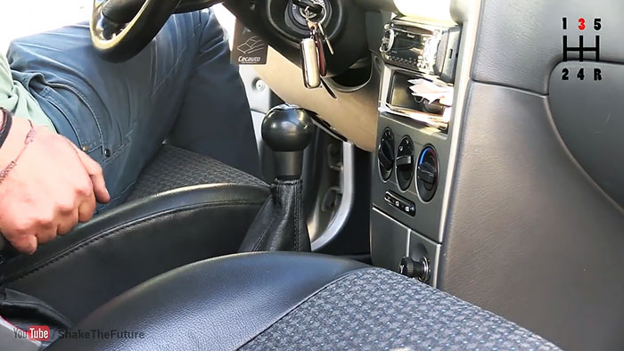 Как завести машину если сел аккумулятор