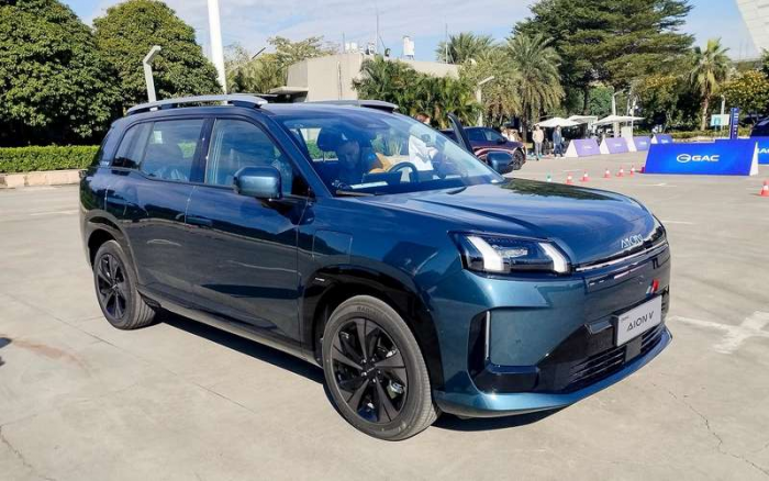 Популярный бренд привезет в Россию два добротных кроссовера и гиперкар