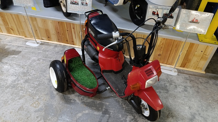 Музей японских автомобилей Bucket Empire. Площадка в ТРЦ «Облака»