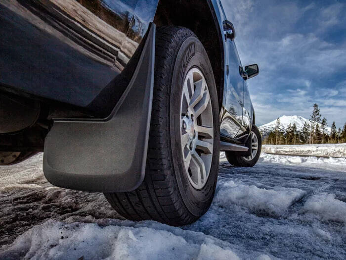 Для чего советуют снимать брызговики на зиму