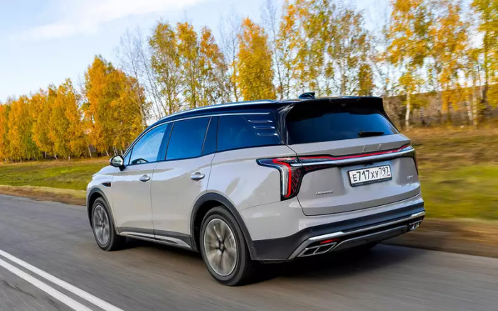 Полный привод, 7 мест, автомат как у Лексуса: чем удивил недорогой, но комфортный премиум