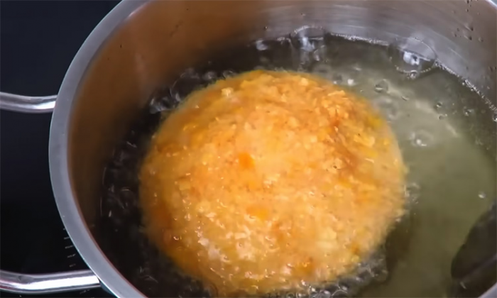 Прячем крабовый салат в хрустящие «кармашки»: порционная, праздничная подача