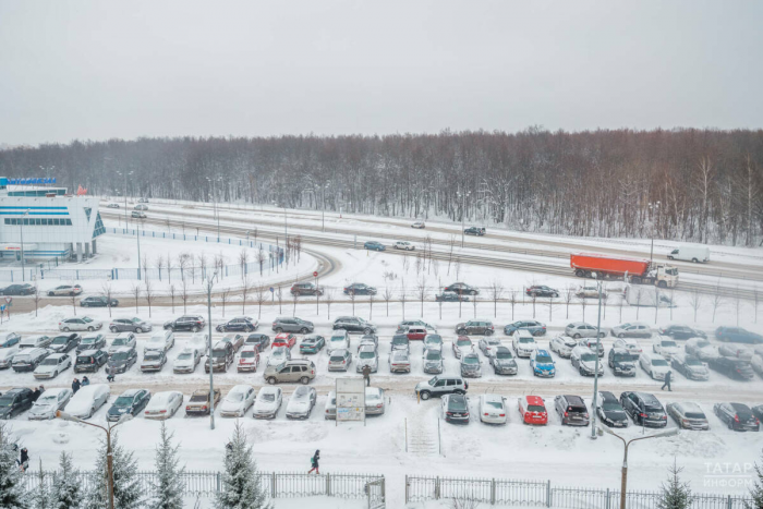 Бүген төнлә Казанда муниципаль парковкаларны кардан чистартачаклар