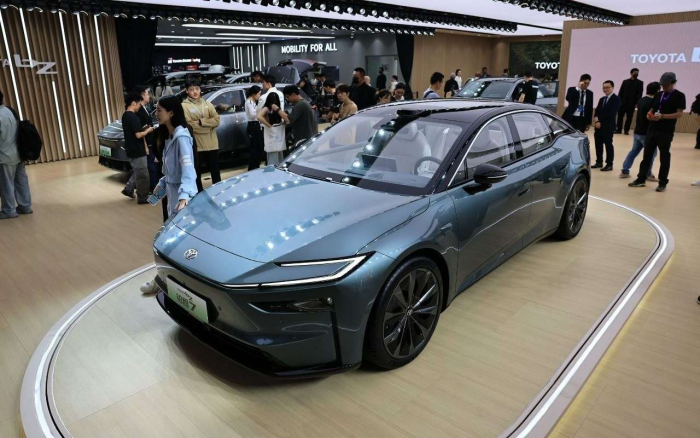 Toyota представила новейший седан на замену Camry: подробности