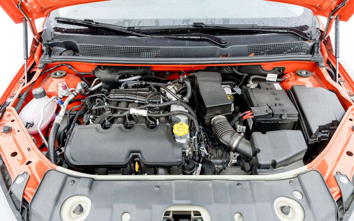 Выбираем недорогой универсальный автомобиль: сравнили две Лады и Солярис