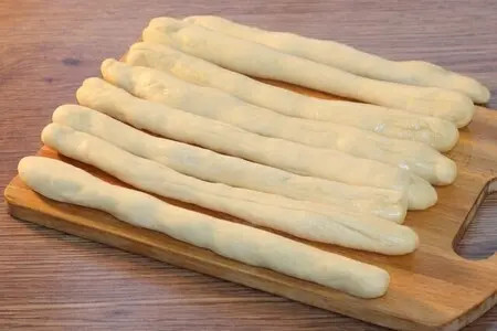 Пышные жаворонки из постного теста