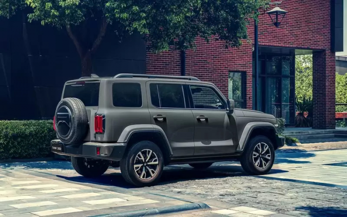 Популярный в России рамный внедорожник подготовили для наших суровых условий