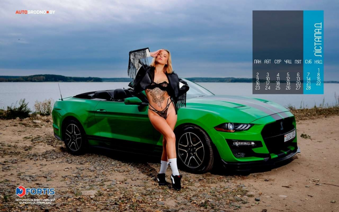 От цоканья скакунов до рева Porsche: страсть и прогресс в календаре с белорусскими красотками