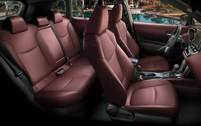 Новый кроссовер Toyota привезли в Россию с ценой чуть дороже 2 млн рублей