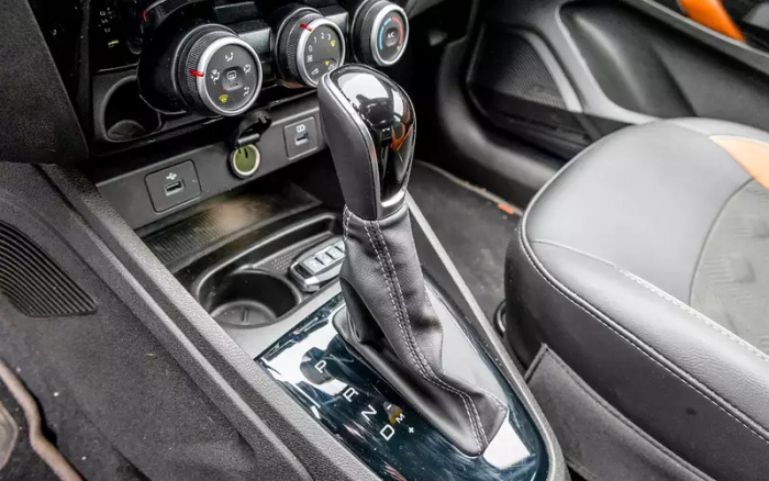 Выбираем недорогой универсальный автомобиль: сравнили две Лады и Солярис