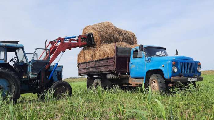 Почему тракторы и грузовики в СССР красили преимущественно в синий цвет