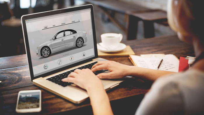 Автоэксперт Моржаретто: россиянам начали продавать машины по схеме Долиной