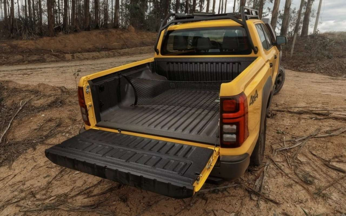 Прочный японский пикап получил шноркель для бродов и полный арсенал внедорожника