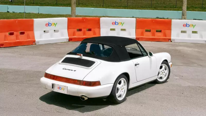 Не лихие девяностые: этот винтажный Porsche 911 снова попал на пик моды