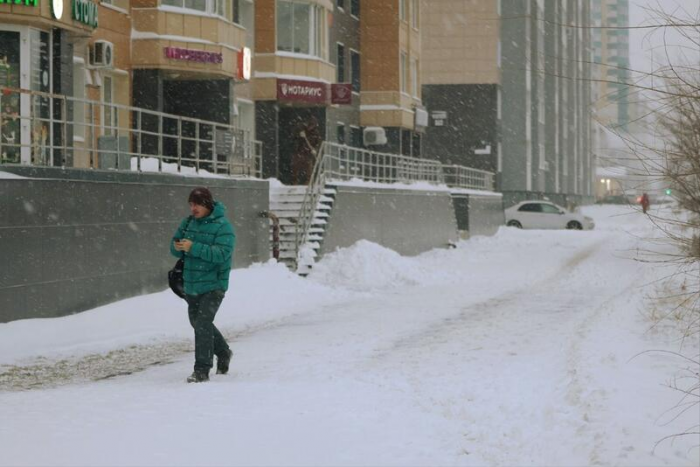 Зиму за ночь намело. Барнаул завалило "долгожданным" снегом