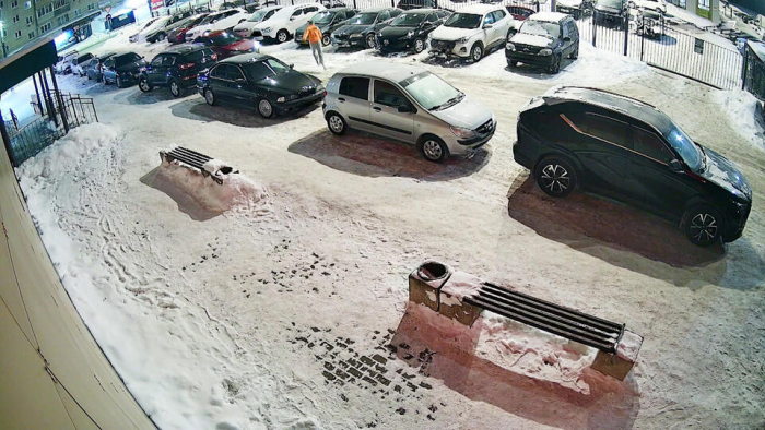 Кировский водитель-нарушитель пытался удрать от полиции в одних носках по снегу