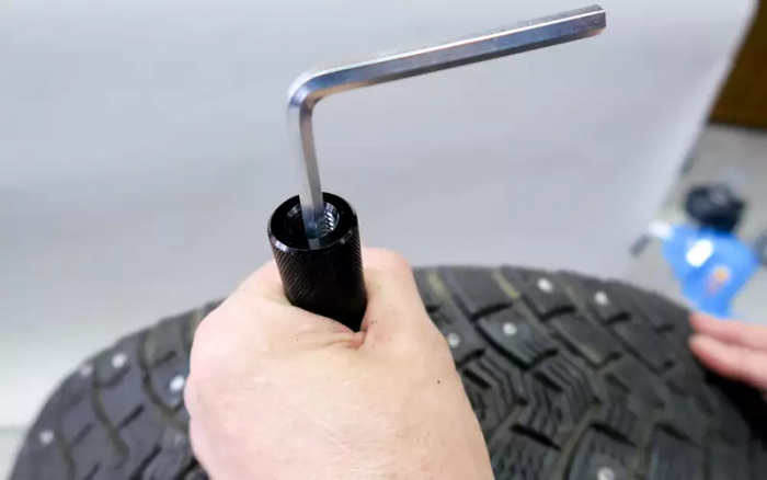 Чем заделать прокол: проверили 4 технологии самостоятельного ремонта шин