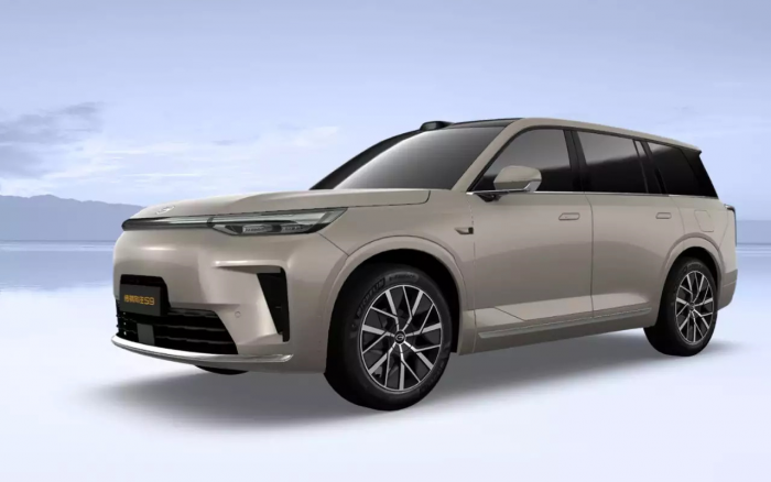 В России начнут официально продавать новый добротный кроссовер известной марки