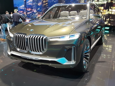 Флагманский внедорожник BMW X7 удивил внешностью и компоновкой