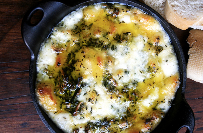 10 способов вкусно запечь сыр в духовке