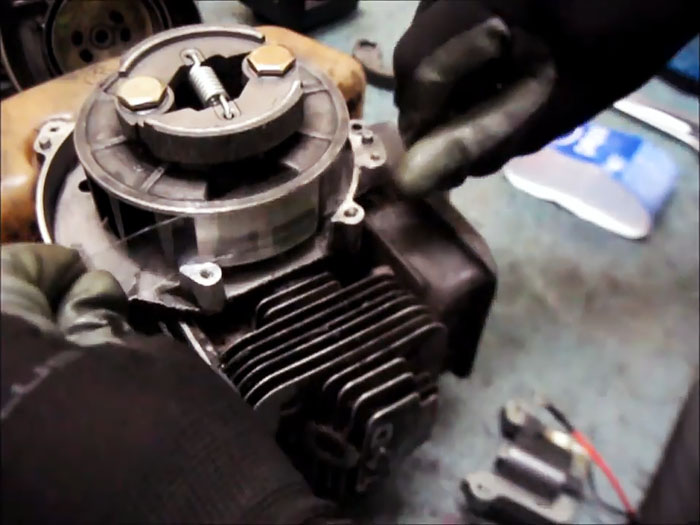 Если бензокоса не заводится, то стоит поискать проблему в простых вещах