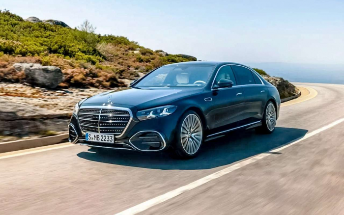 Тканевый салон и физические кнопки: чем удивил рестайлинговый Мерседес-S класса?