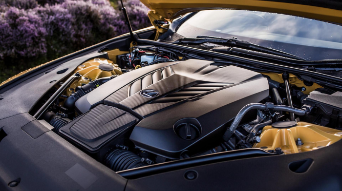 Отрада петролхеда: 15 автомобилей с атмосферным V8, которые еще можно найти в продаже