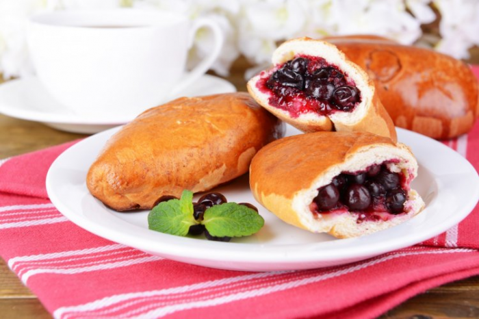 Домашние сладкие пирожки прямиком из духовки – это настоящий вкус детства