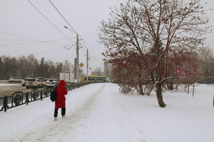 Зиму за ночь намело. Барнаул завалило "долгожданным" снегом