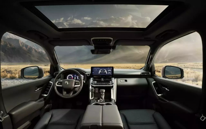 Стартовали продажи самой мощной версии Toyota Land Cruiser 300: подробности