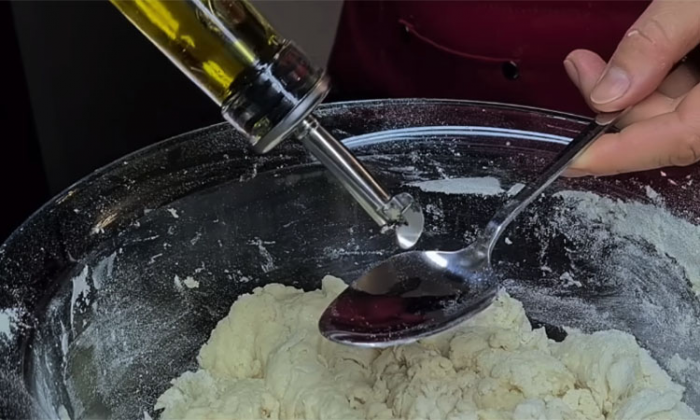 В советские времена пирожки привокзальные были на каждом перроне. Показываем рецепт