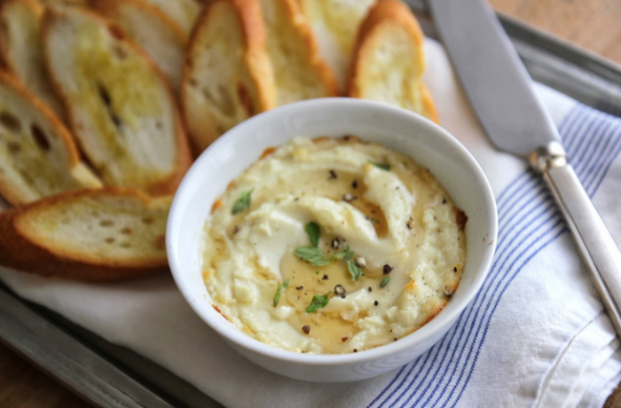 10 способов вкусно запечь сыр в духовке