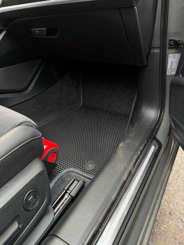 Почему в машинах ковровое покрытие, и можно ли без него обойтись?