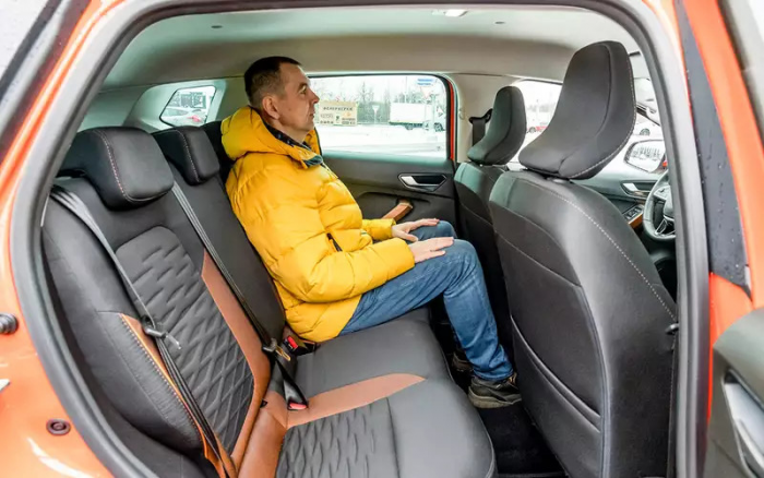 Выбираем недорогой универсальный автомобиль: сравнили две Лады и Солярис