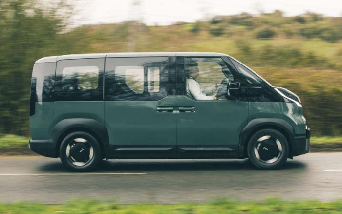 В новом Kia водитель садится не с той стороны: объясняем почему