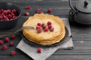 Масленица-2026. 10 проверенных рецептов блинов на молоке, кипятке и кефире