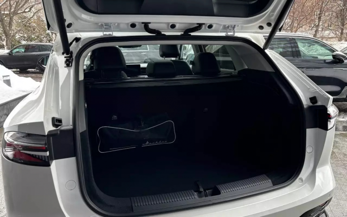 Новый Москвич М70 — первые фото интерьера