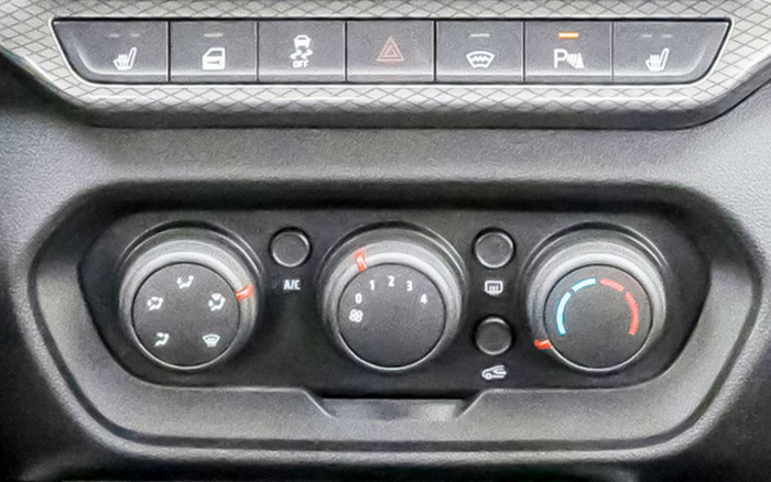 Лада Искра против конкурентов — большой тест недорогих седанов