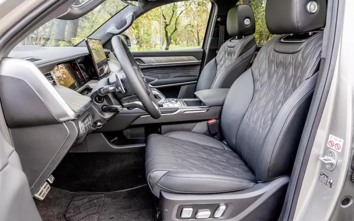 Гибридный внедорожник дешевле бензинового: на что он способен на бездорожье