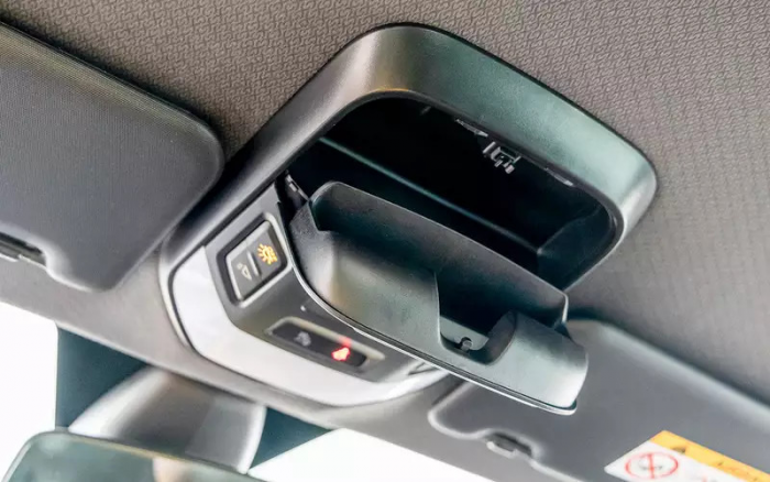 Выбираем недорогой универсальный автомобиль: сравнили две Лады и Солярис