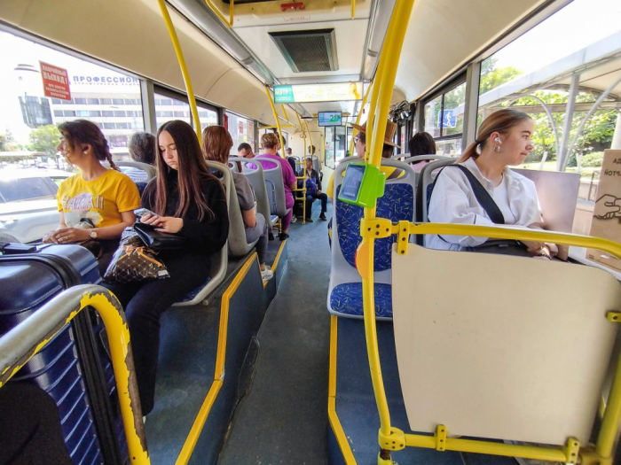 Куда звонить, кого просить и где искать, если забыл свои вещи в городском транспорте