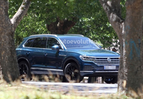 VW назвал сроки премьеры нового Touareg