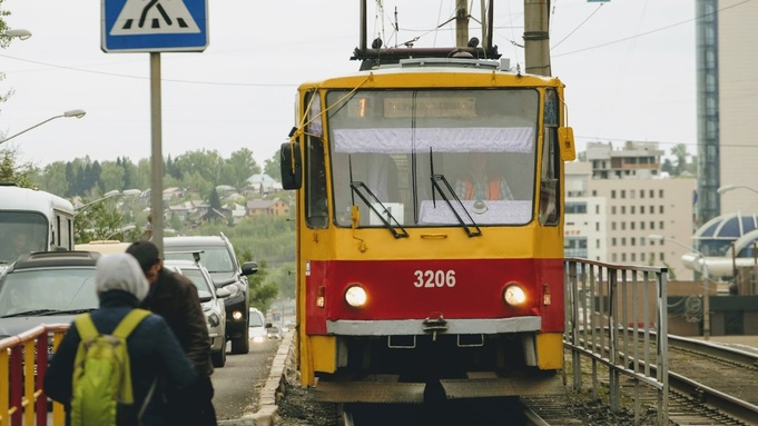 Туда не надо ехать. Где в Барнауле перекрыты дороги и рождаются большие пробки?