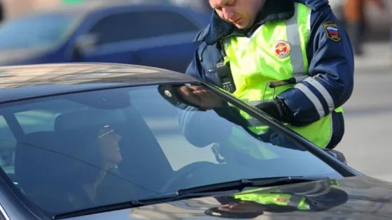 Юрист раскрыл, какие 3 документа никогда не надо показывать инспектору ГАИ